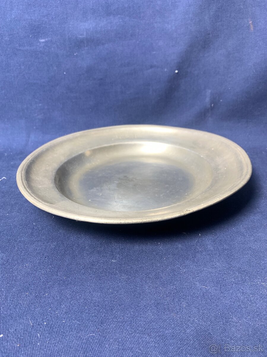 Starozitny kovový svietnik a tanier - 10