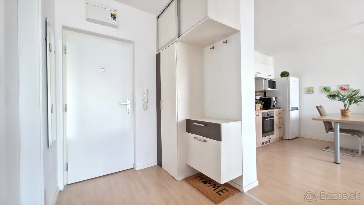 2 IZB BYT S PARKOVANÍM, PIVNICOU A BALKÓNOM - RUŽINOVSKÁ - 10