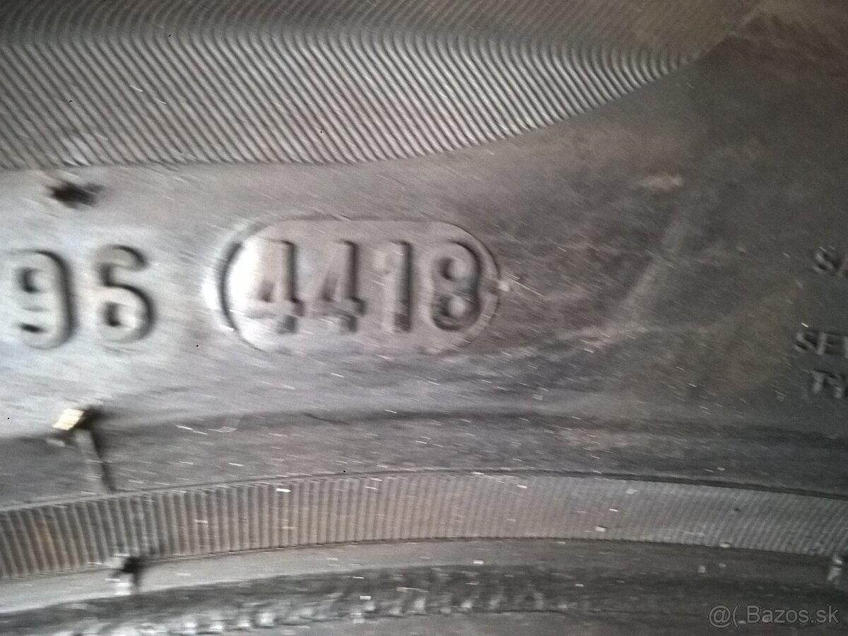 2 ks ZIMNÉ 245/45 R18 100V PIRELLI - dezén cca 8 mm - 10
