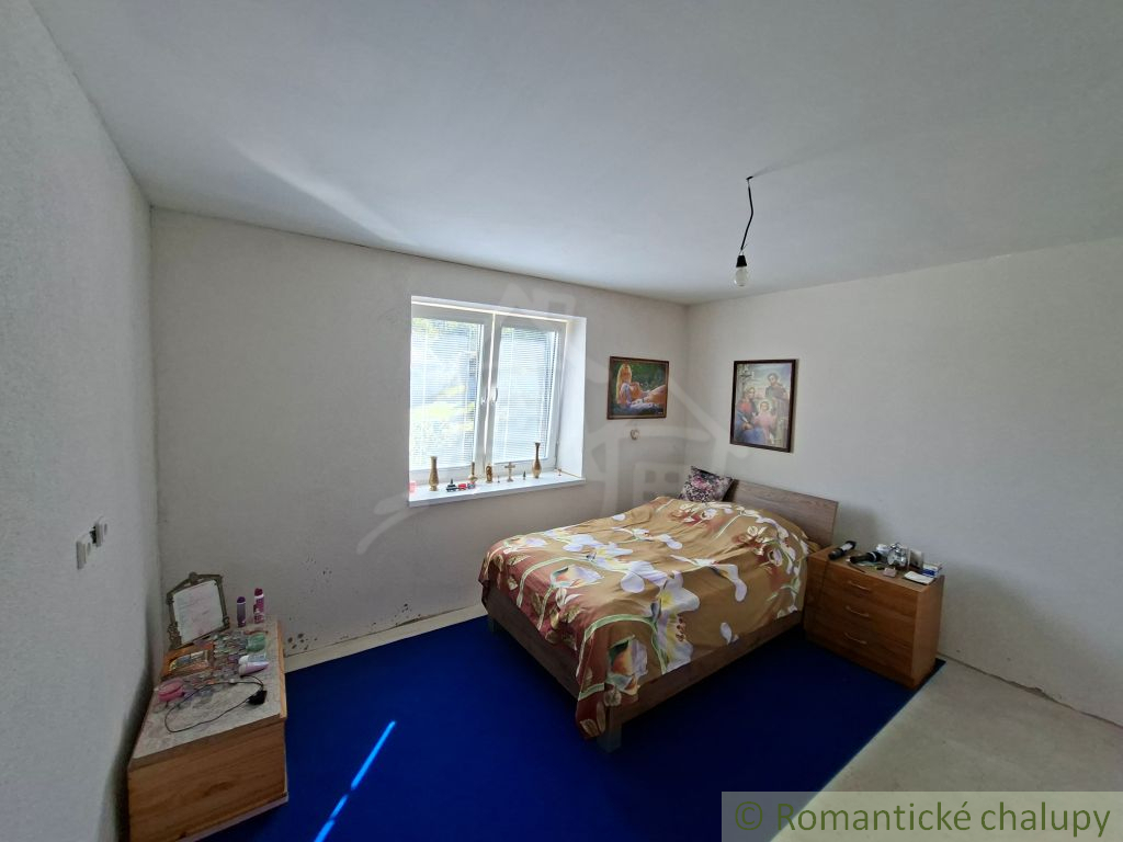 Dva rodinné domy za cenu jedného v obci Zlatno - 10