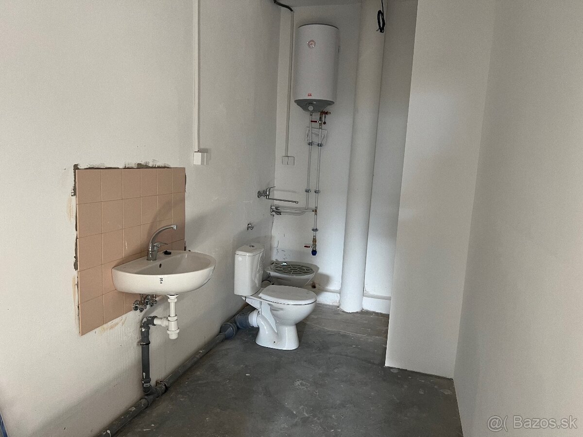 Prenajmem Sklad, Garáž,Dieľňu ,Kancelárske priestory - 10