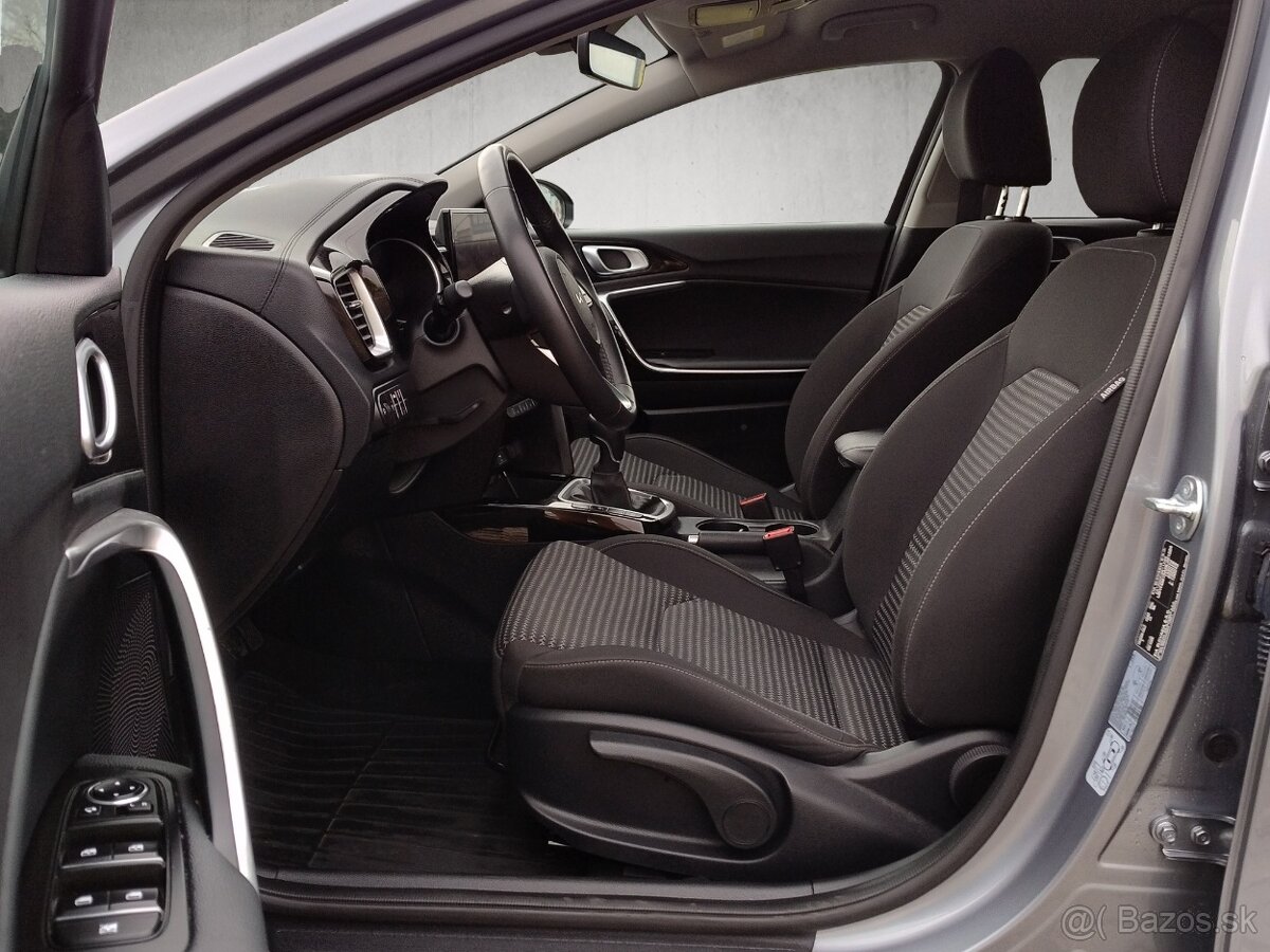 Kia Ceed SW 1.5 T-GDi M6 GOLD - 10