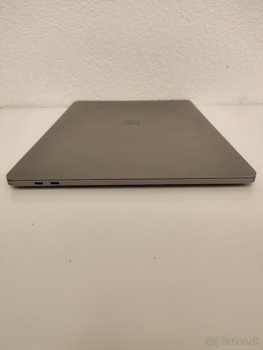 Apple MacBook Pro 15 (2018) | Intel Core i7 • 16 GB RAM • 25 - 10