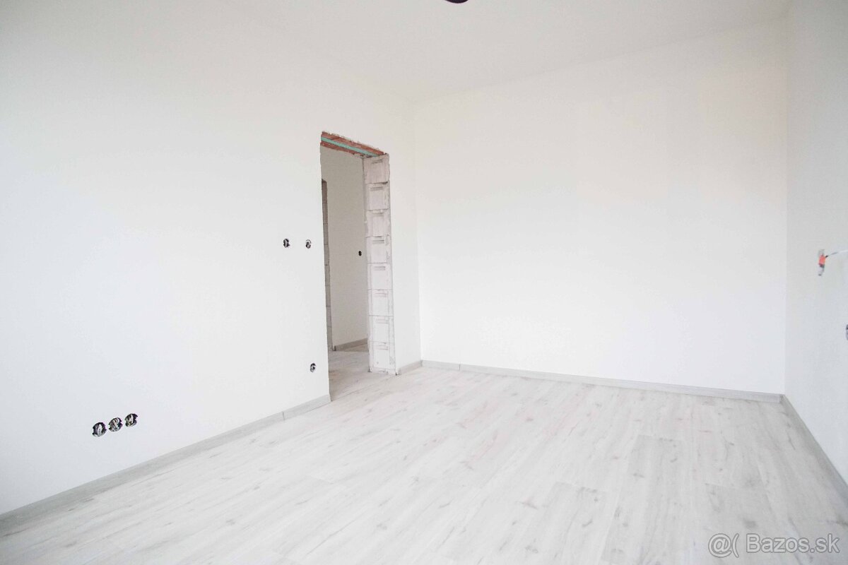 4-izbová novostavba rodinného domu s terasou, Nesvady, 540m2 - 10