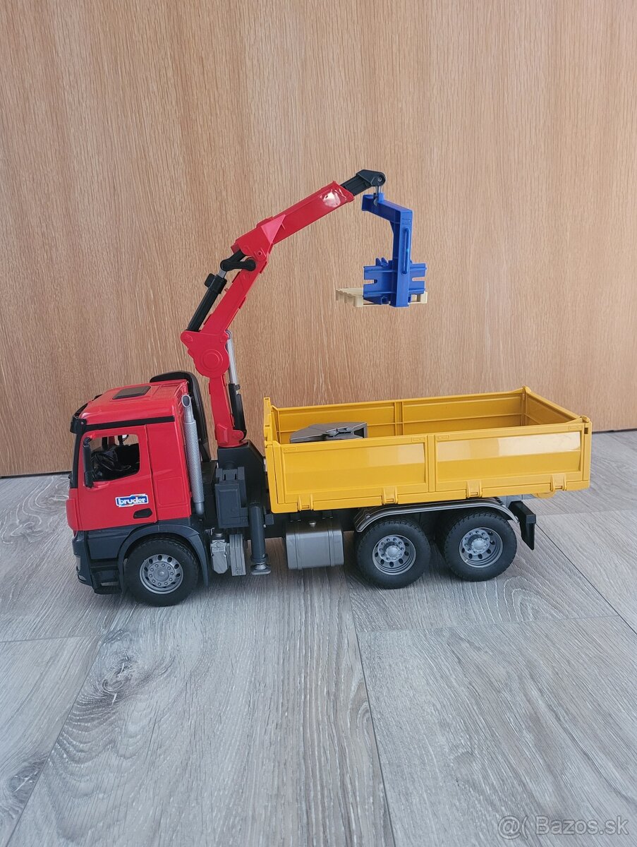 Bruder nakladne auto s rukou - 10