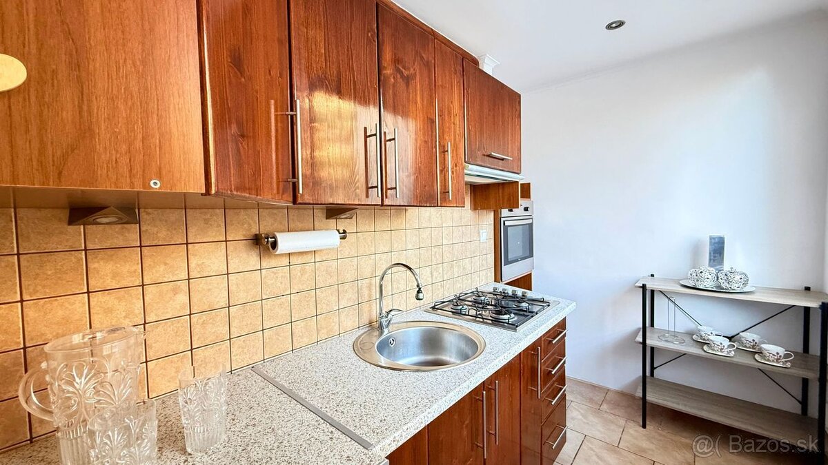 TERASA - 1 IZBOVÝ BYT 32 M2, UHEROVA ULICA 1 POSCHODIE - 10