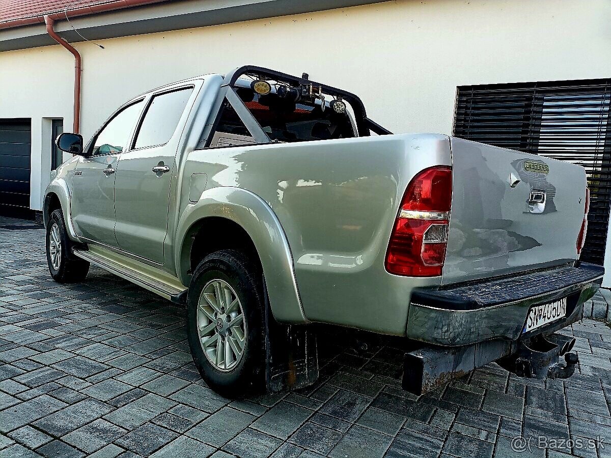TOYOTA HILUX 2.5DI-D - PREDAJ AJ NA SPLÁTKY - 10