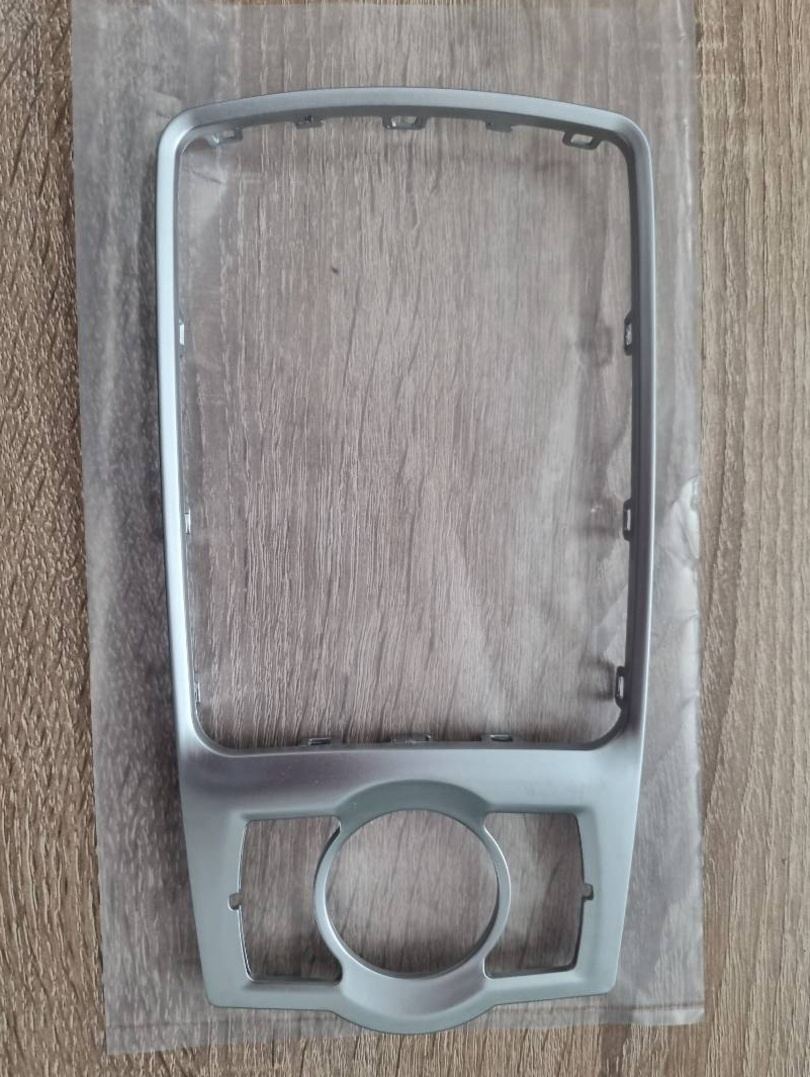 RAMIK NA STREDOVY PANEL MMI AUDI Q7 a AUDI A6 C6 - 10