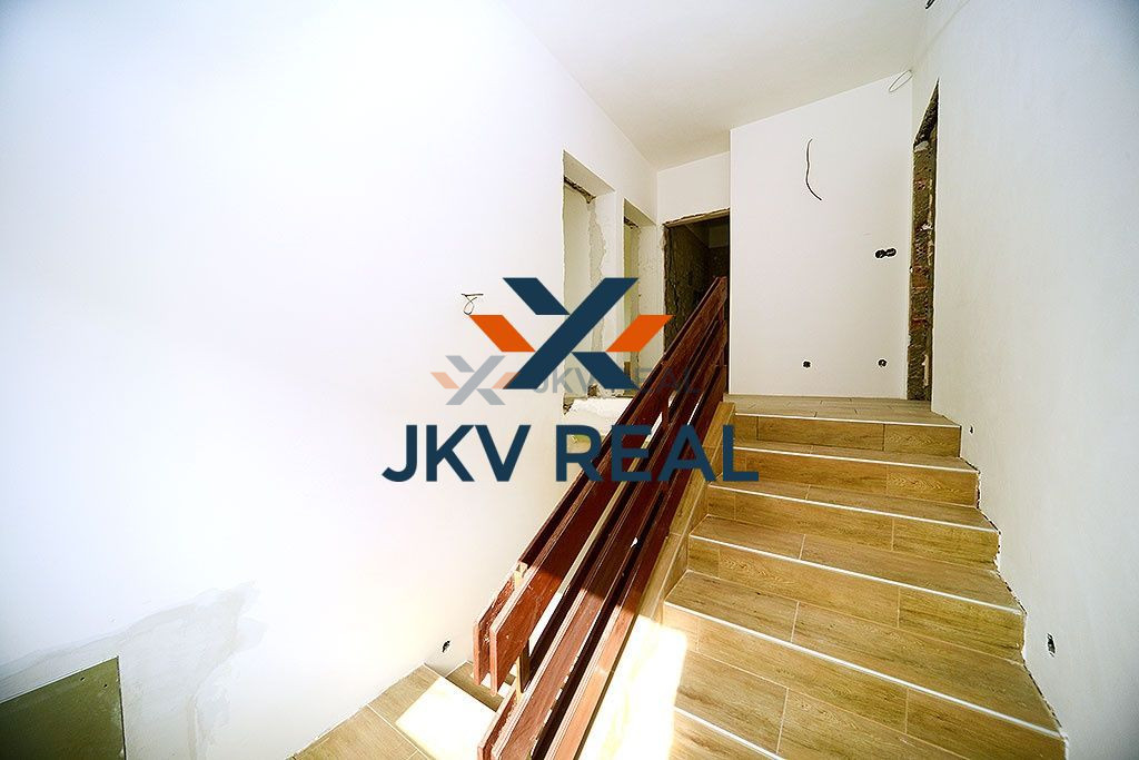 4 izbový rodinný dom s garážou v tichej lokalite - 10