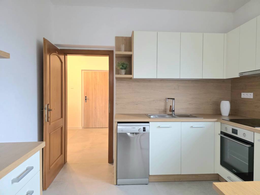 PRENÁJOM - Priestranný 3 izbový byt - Nitra, Centrum - 10