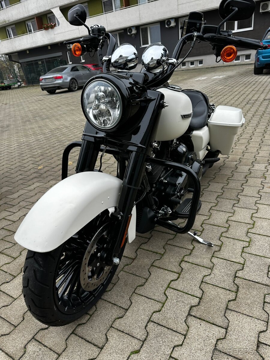 Harley-Davidson Road king special 4400km - 10