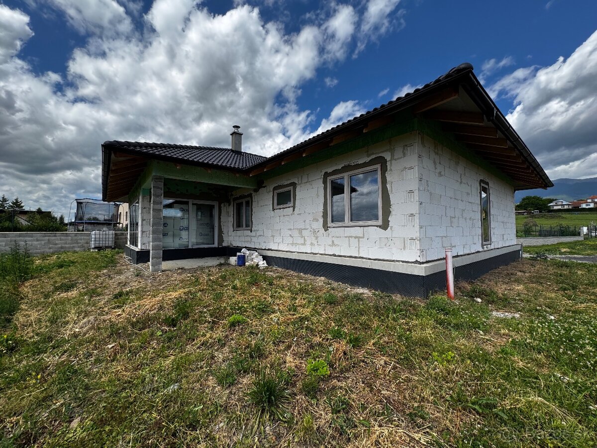 Rozostavaný rodinný dom s rozprávkovým výhľadom na Liptov - 10