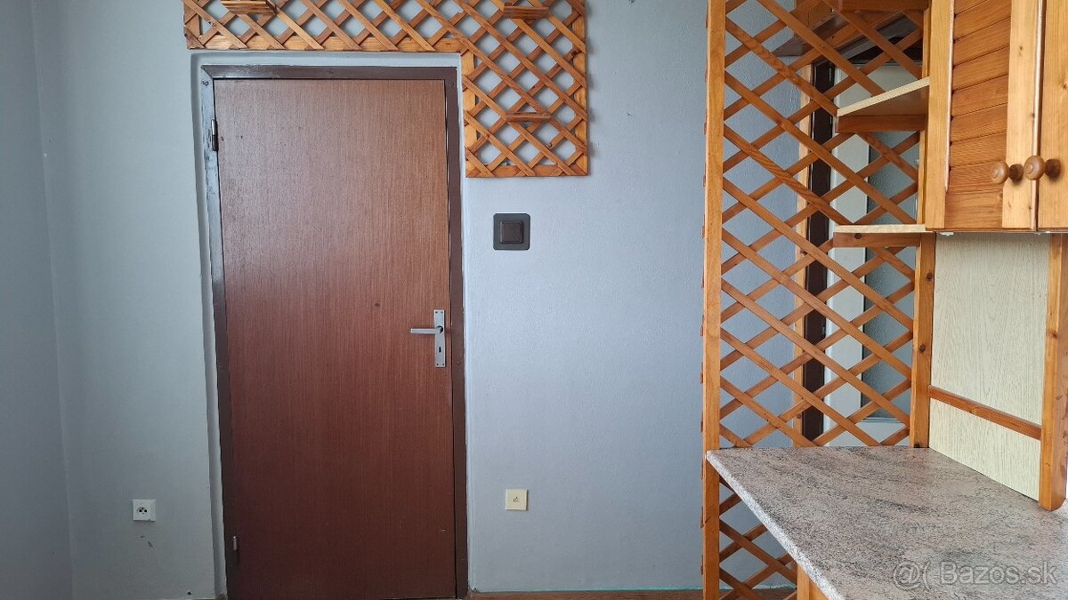 Predám 3-izbový byt - Komenského - 10