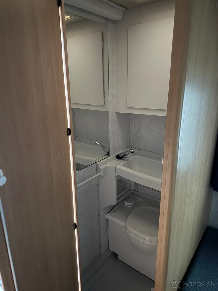 Mercedes-Benz Sprinter 4x4 Camper - 10