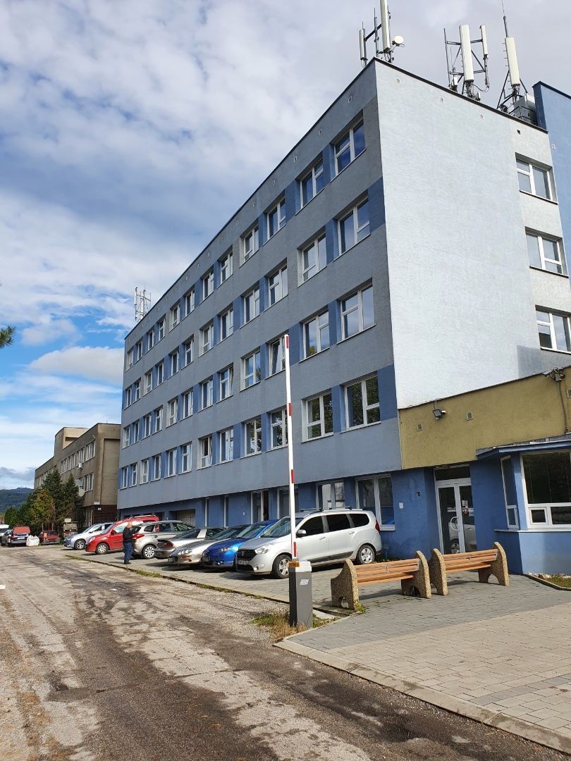 Prenájom kancelárskych a prevádzkových priestorov s parkovan - 10