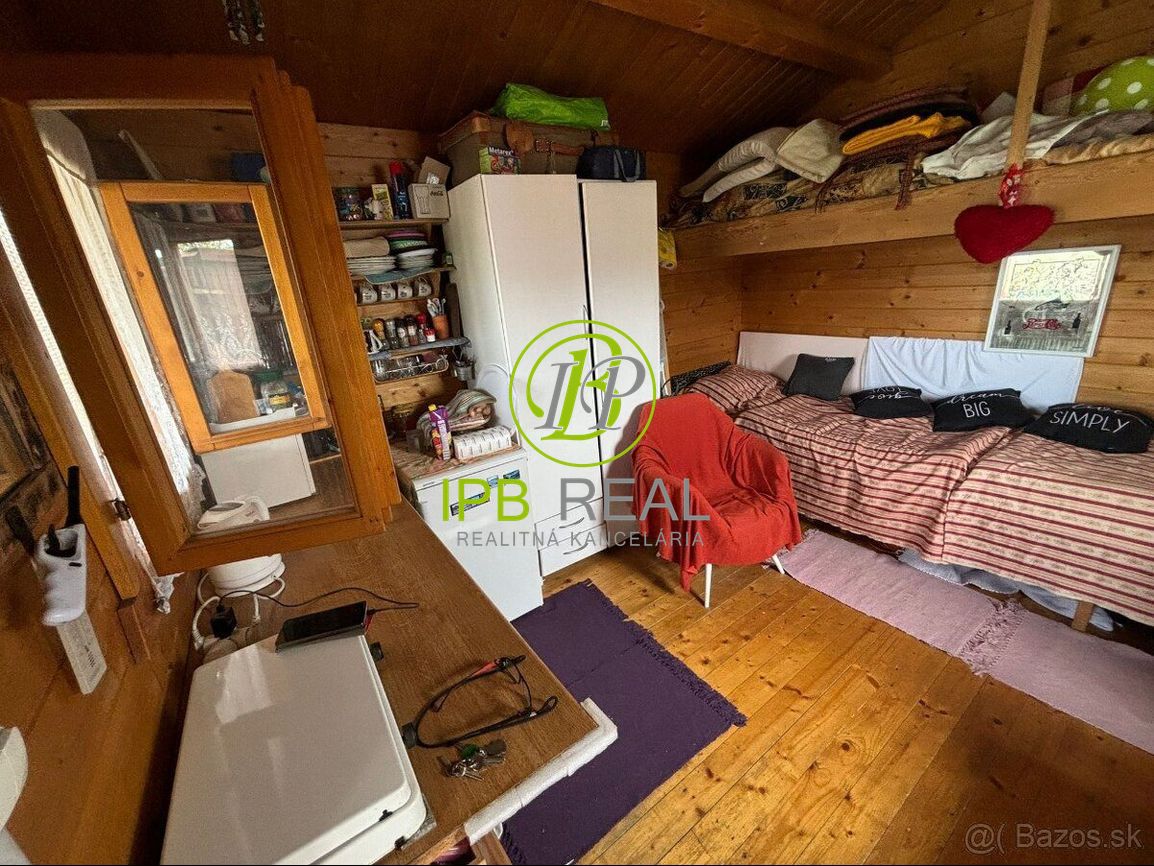 Upravená záhrada s chatou na Žabom majeri - 10