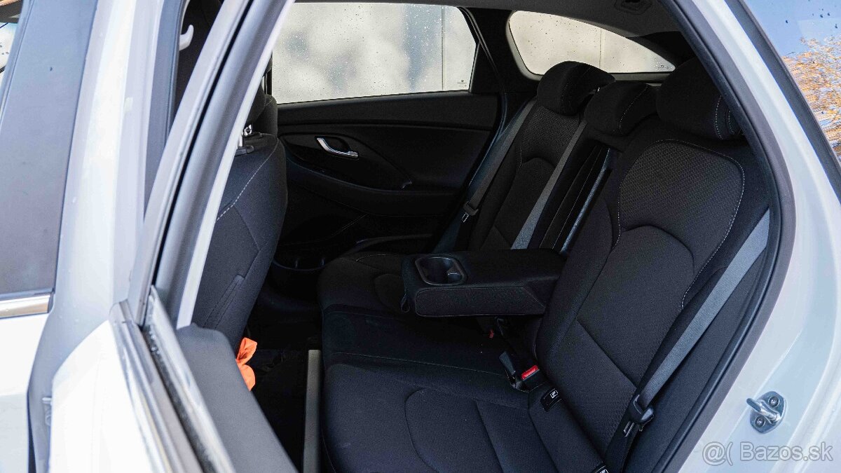 Hyundai i30 CW 1.6 CRDi Classic DTC / ODPOČET DPH - 10