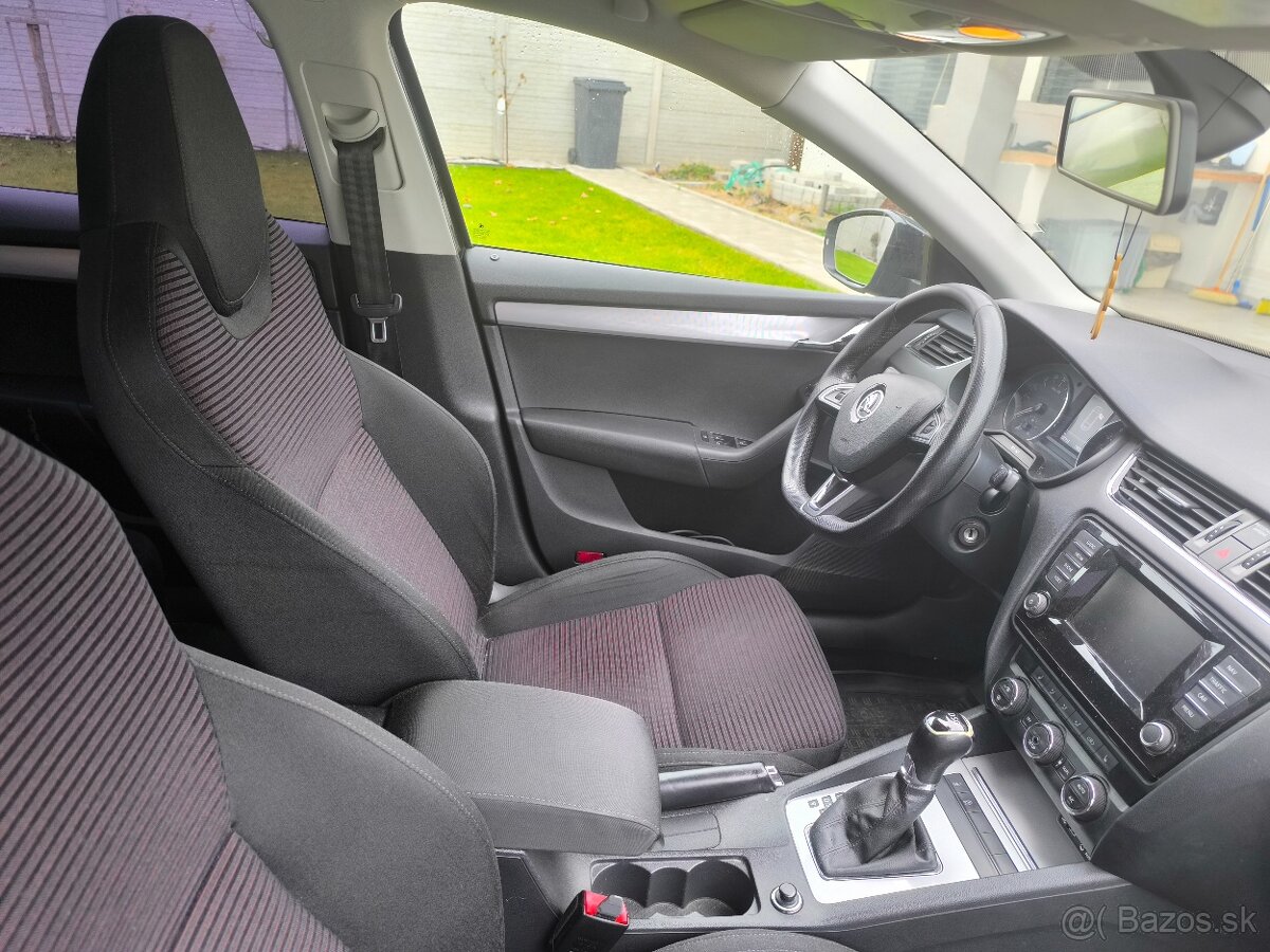 Škoda Octavia Combi 2.0 TDI Ambition DSG - 10