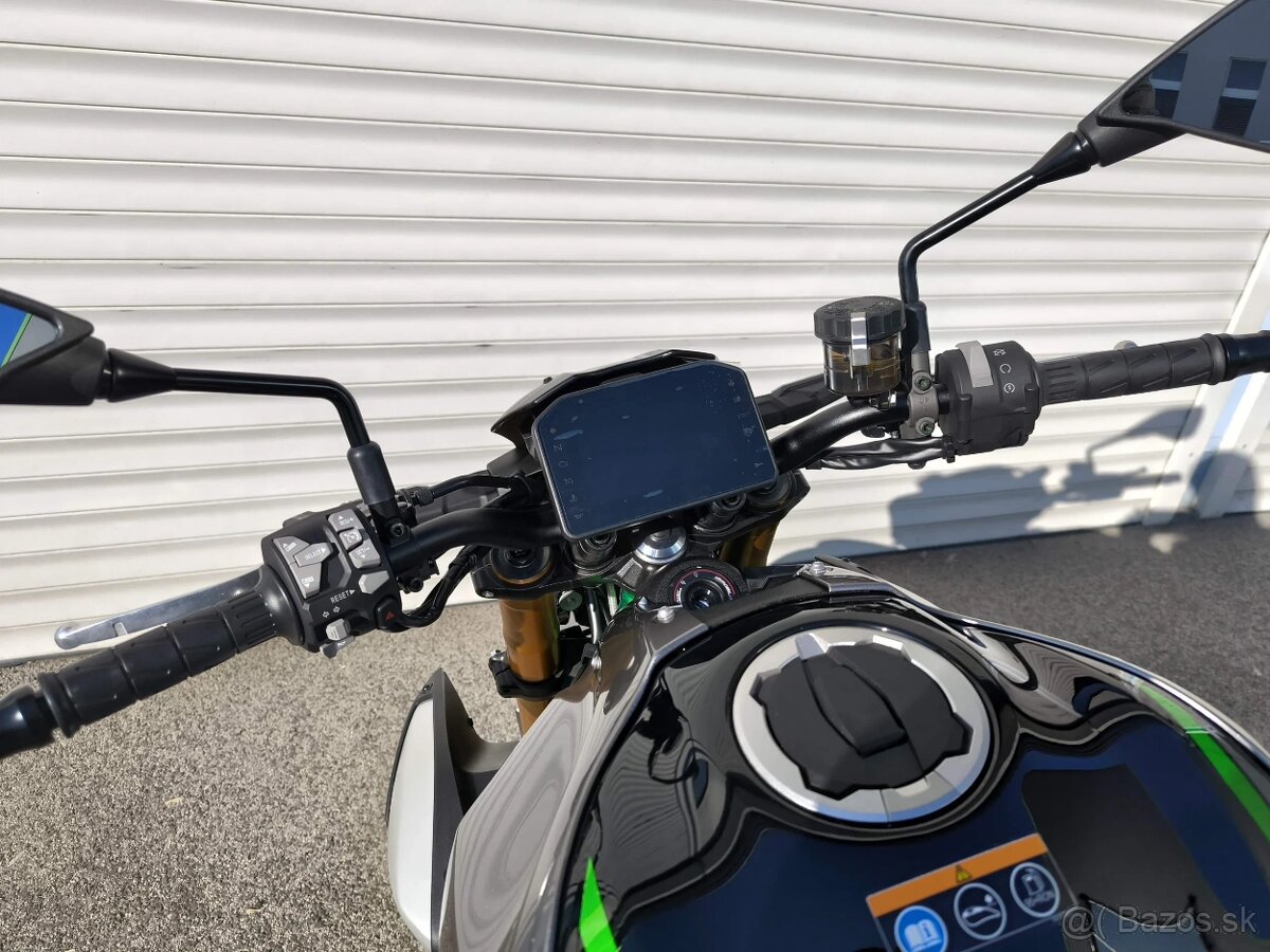 Kawasaki Z900 SE - 10