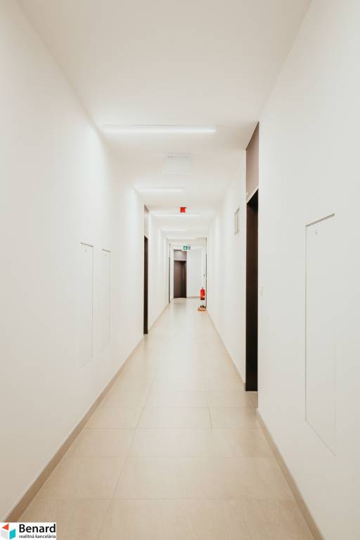 NA PREDAJ POSLEDNÉ TRI 3.IZBOVÉ BYTY TYP 5, KARPATSKÁ POPRAD - 10