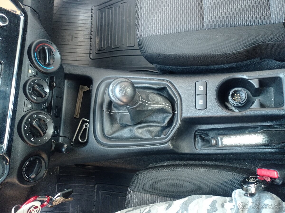Toyota Hilux - 10