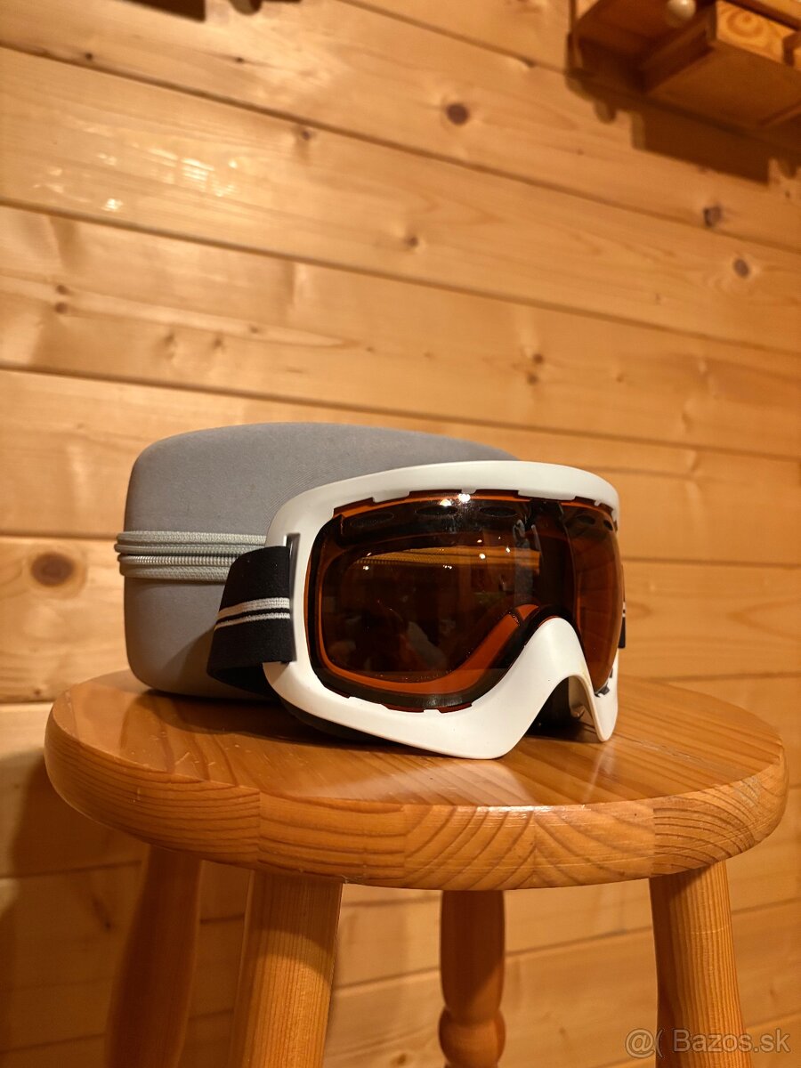 Lyžiarska prilba a okuliare - 10