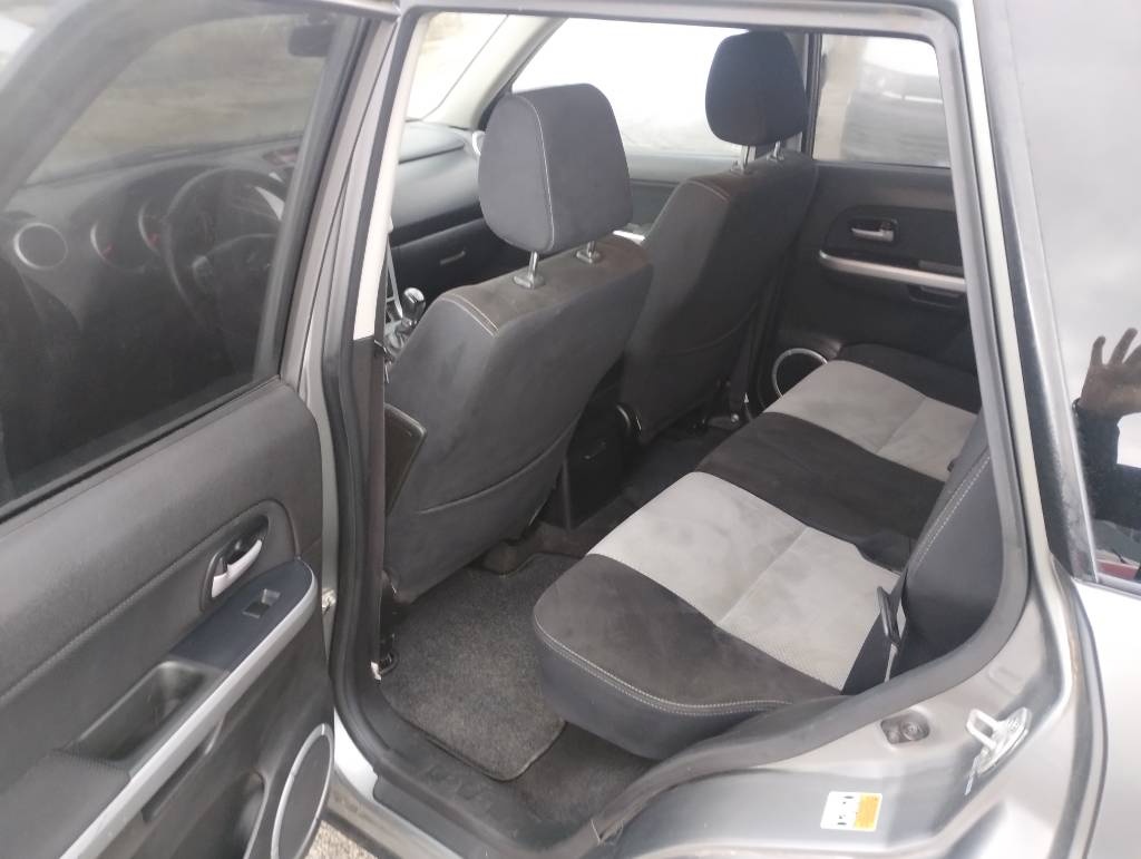 Suzuki Grand Vitara 1.9 DDiS JLX-EL - 10