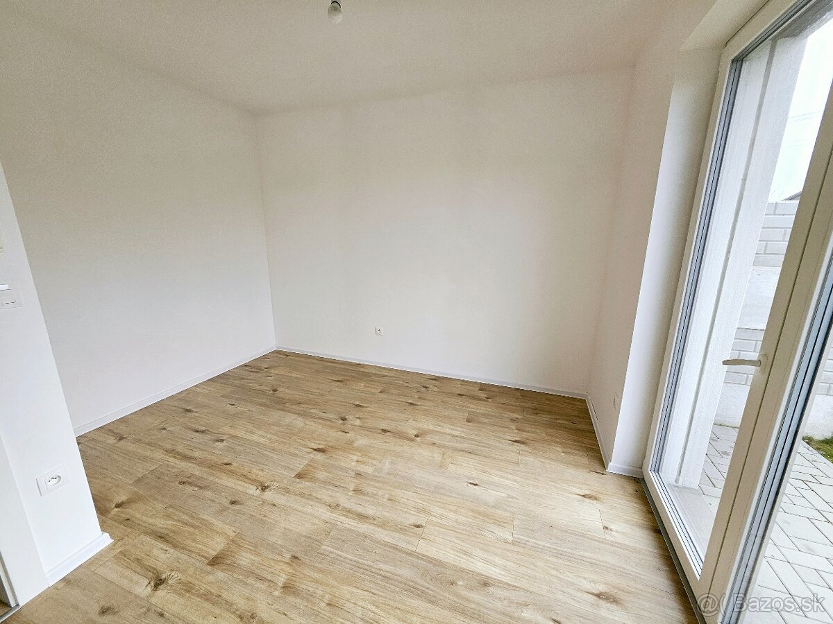 4-izbové posledné 2 rodinné domy v Jelke - 10