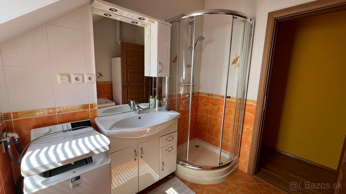 PRENÁJOM NÁDHERNÉHO 4,5-IZB. 2-PODLAŽNÉHO RODINNÉHO DOMU S G - 10
