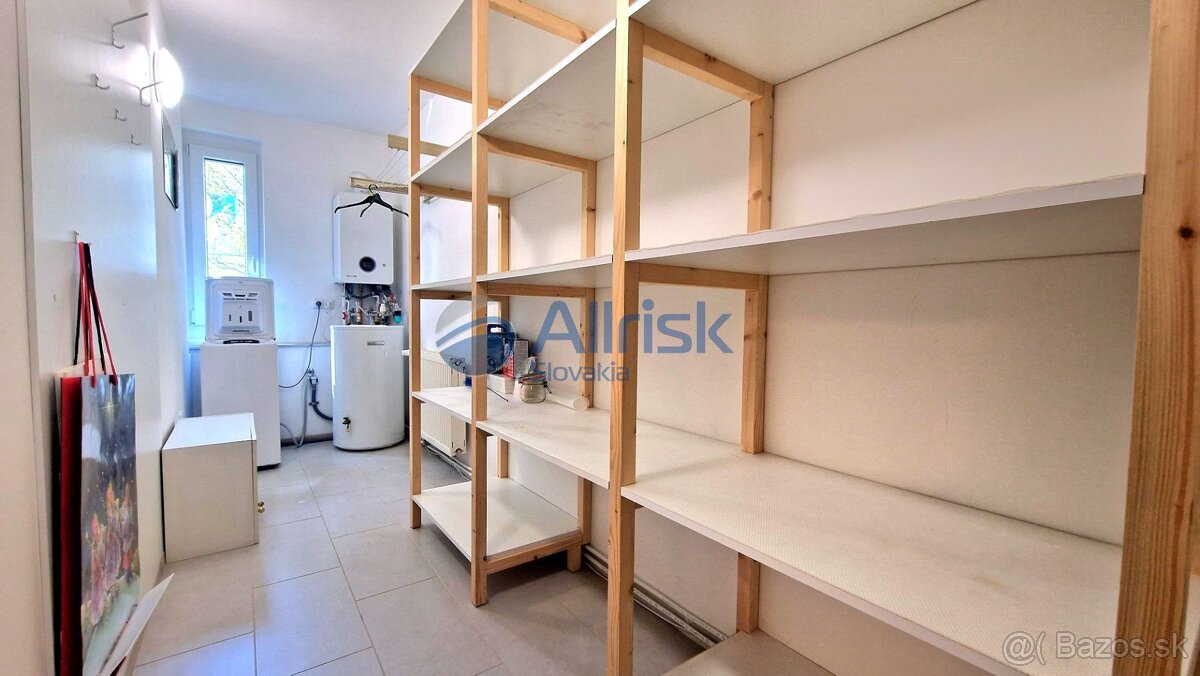 Na predaj: Priestranný 3-izbový byt s bonusovým priestorom v - 10