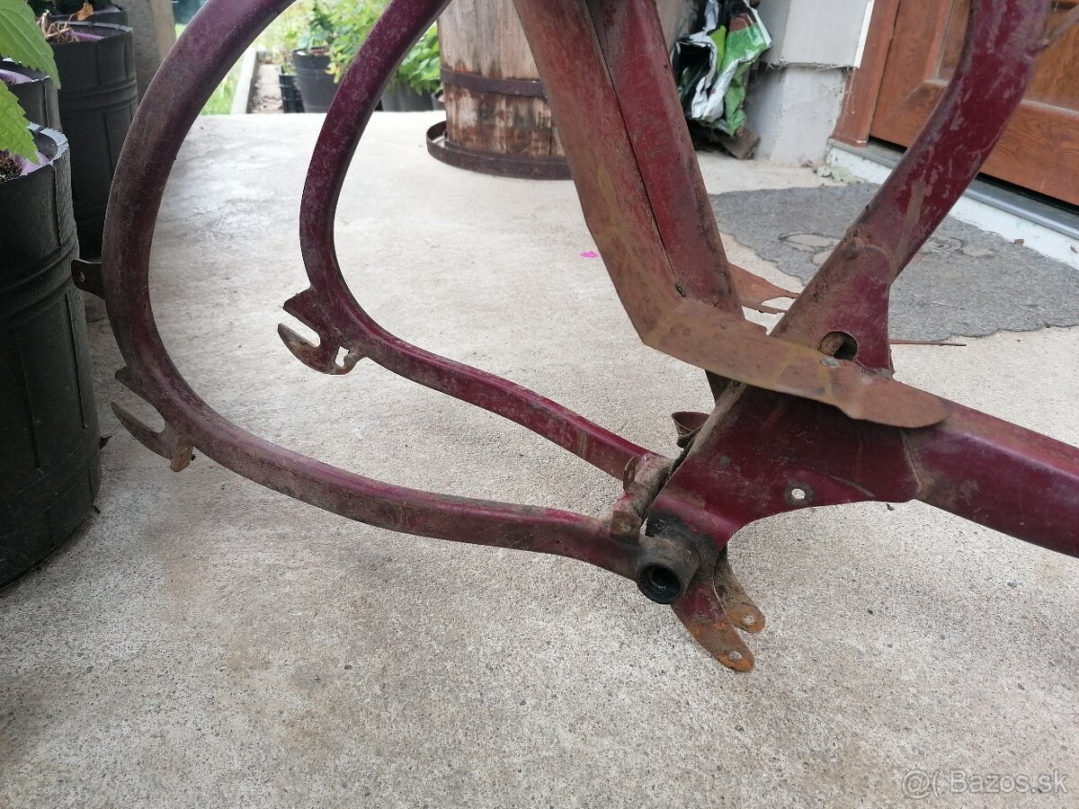 Predám rám so zadnou vidlicou na Jawa 555 - 10