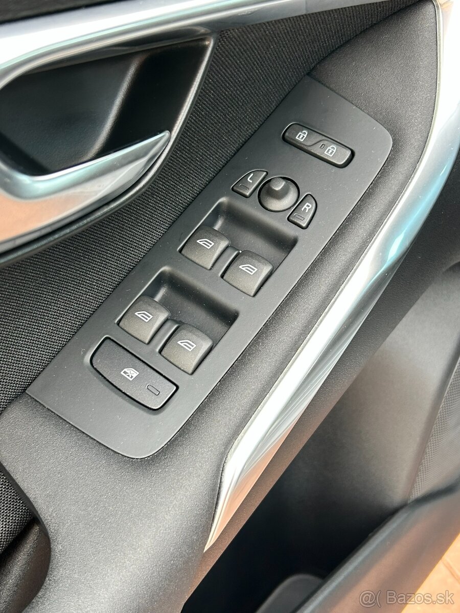 Predám Volvo V40 T2 Edition - 10