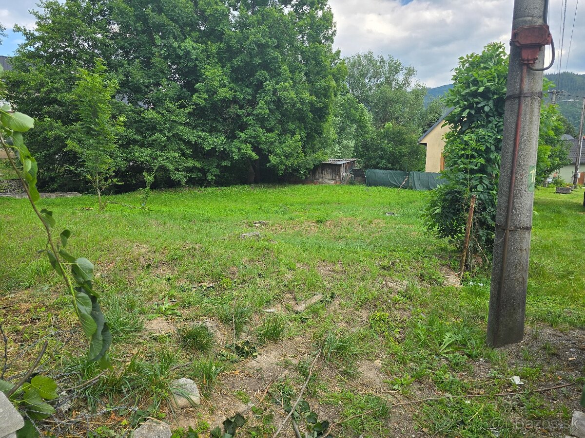 Momentálne najlepší stavebný pozemok končiaci regul potokom - 10