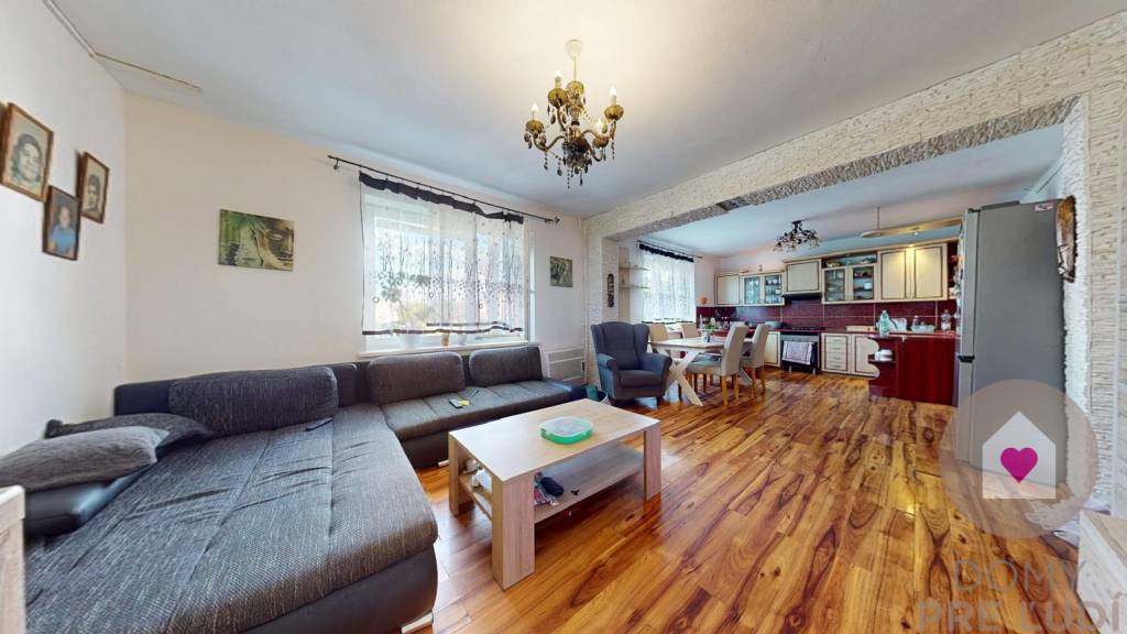 Dva domy za cenu jedného na pozemku o rozlohe 557 m2 s garáž - 10