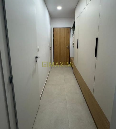 Kompletne zrekonštruovaný 3-izbový na ulici Narcisová v Brat - 10