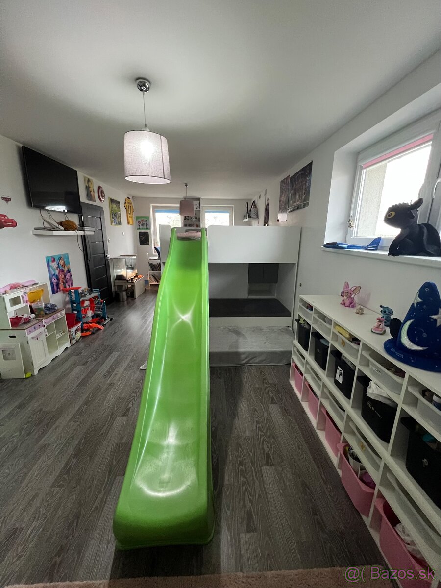 Detská posteľ na mieru so šmykľavkou a úložným priestorom - 10