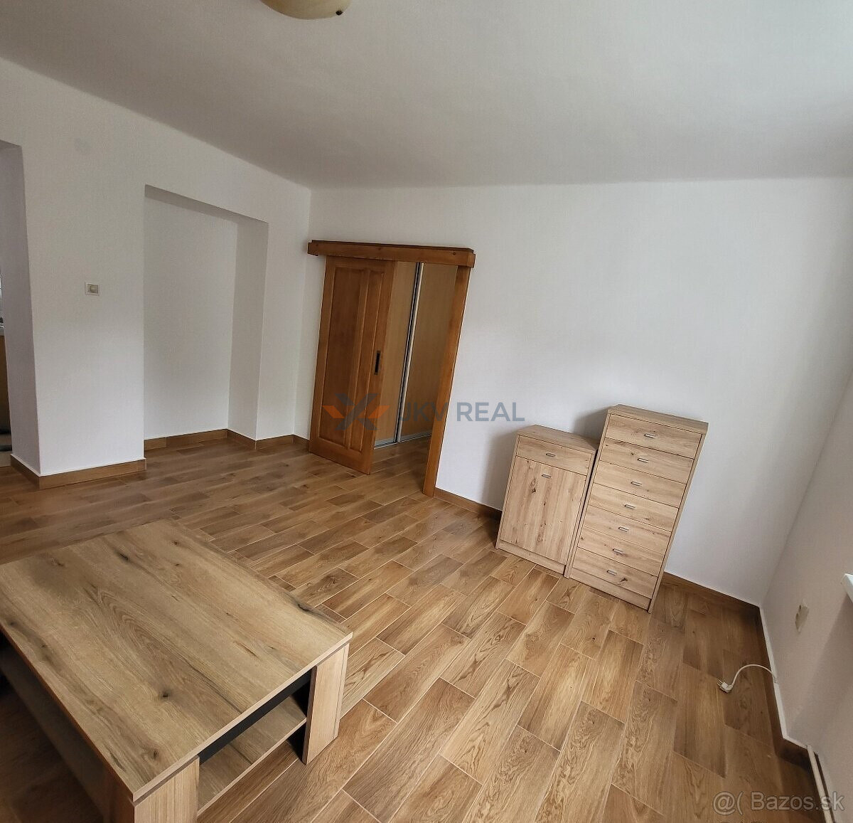 Slnečný 2-izbový byt s balkónom v tichej časti Prievidze - 10