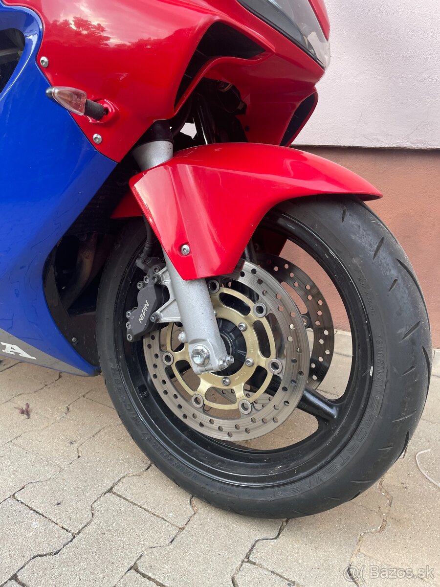 Honda CBR 600F F4i - 10