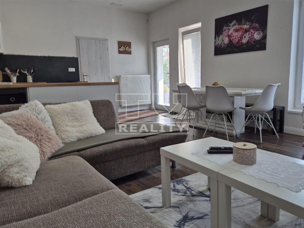 4 izbový rodinný dom v centre Levíc- kompletná... - 10