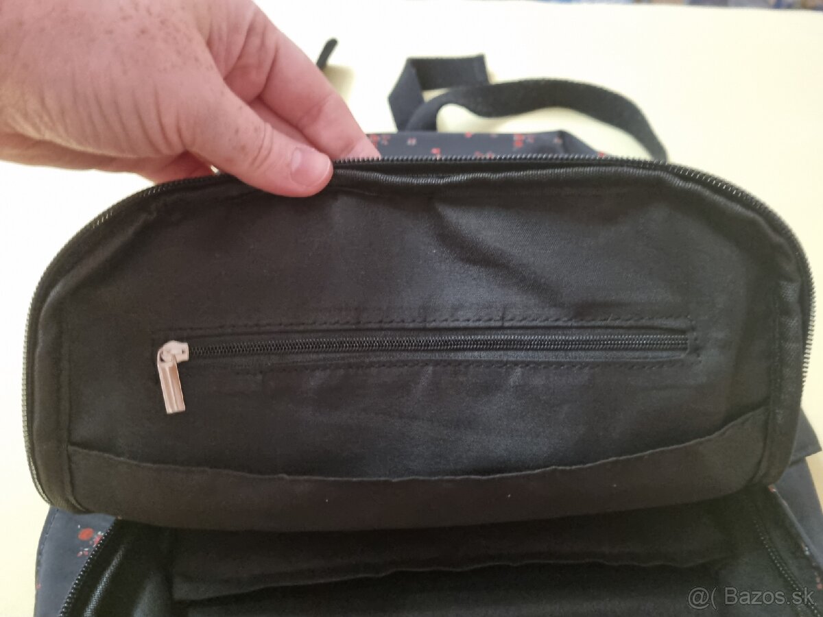 Čierny plecniak s vreckom CROPP - 10