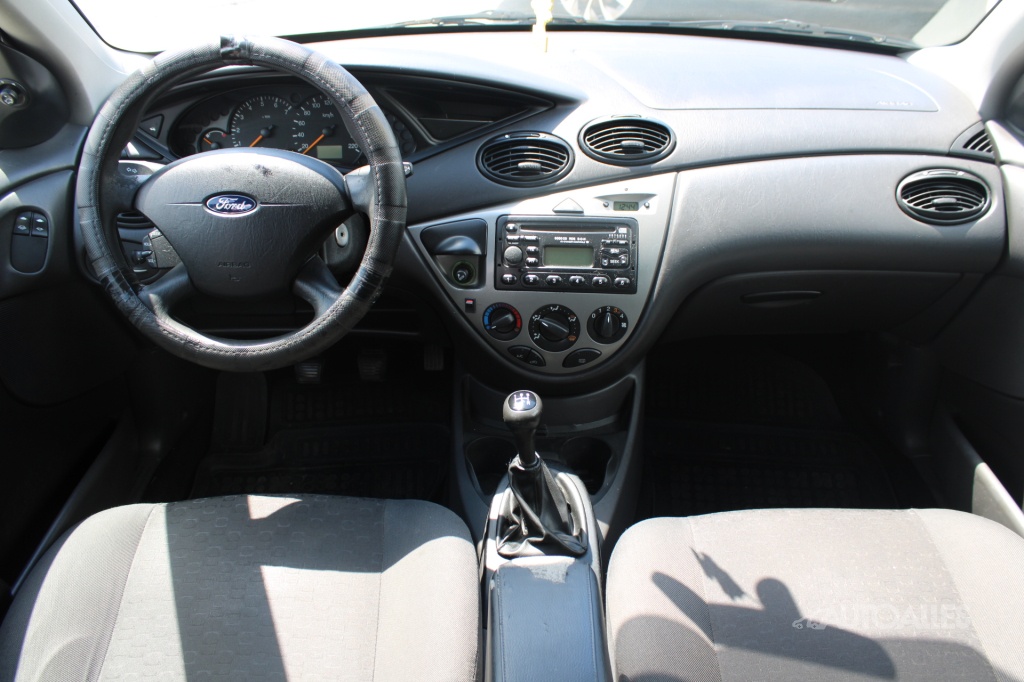 Ford Focus 1,6 i 74 kW SEDAN - 10