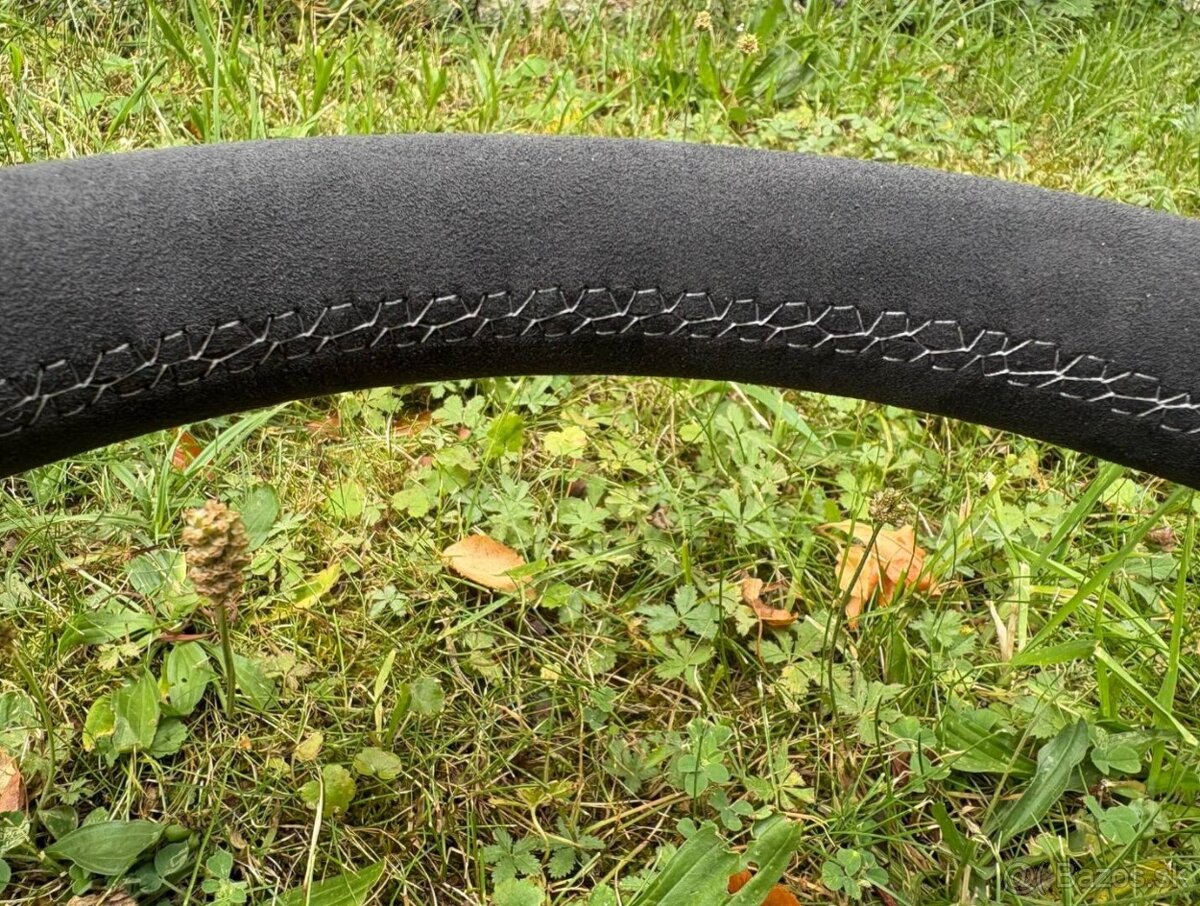 -AUDI MULTIFUNKCNY VOLANT ALKANTARA s logom RS - 10