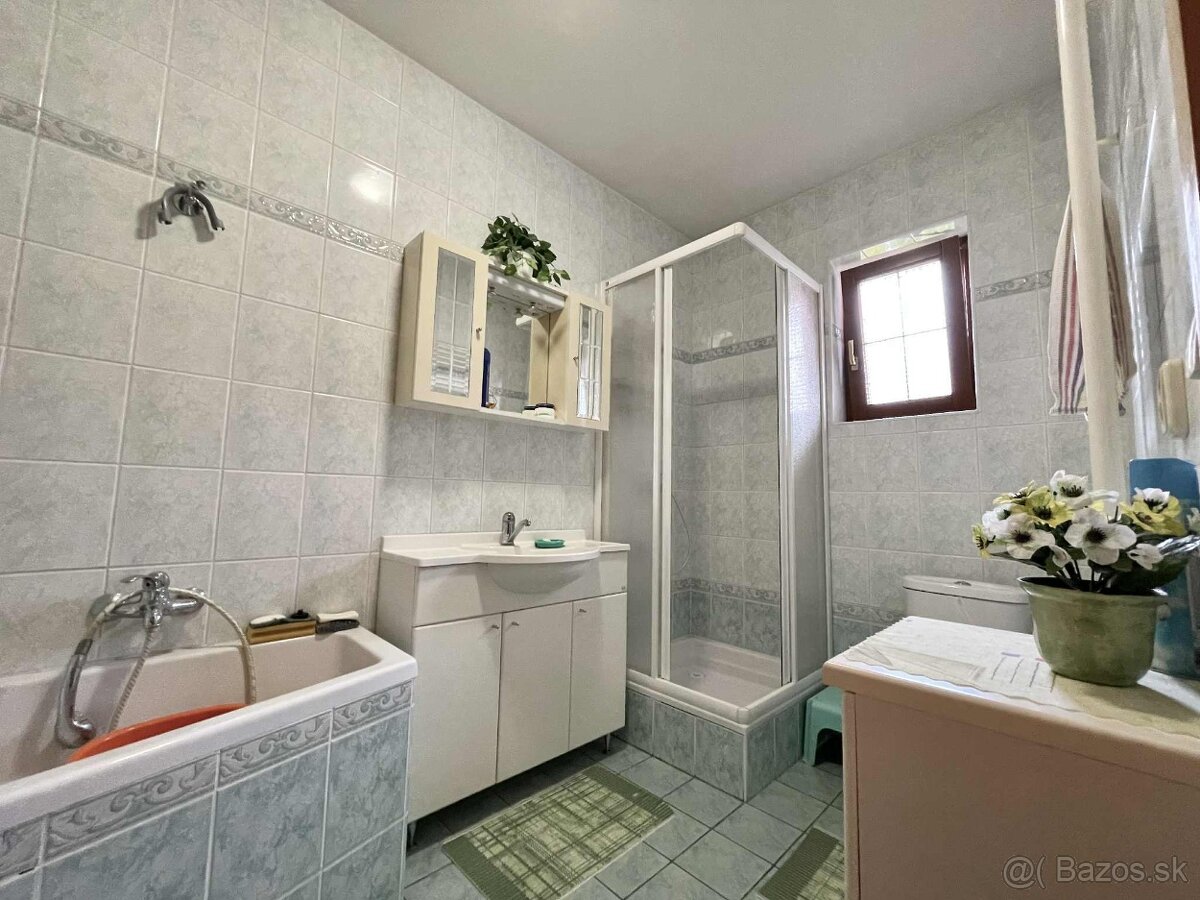 ZĽAVNENÉ • Na predaj dom s garážou a pozemkom v Skalici - 10