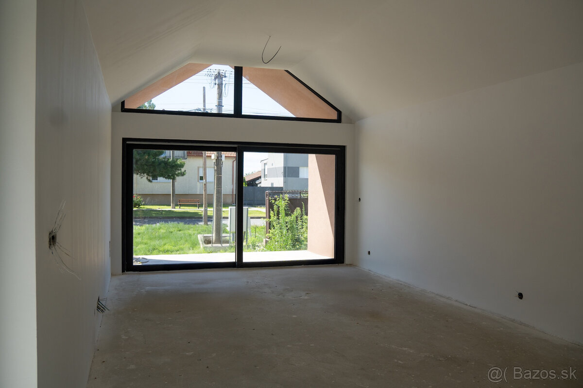 Rodinný dom s moderným vidieckym dizajnom - 10