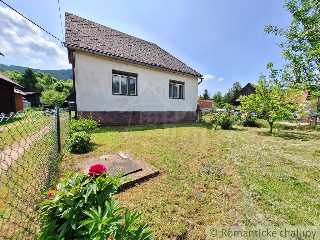 Murovaný dom s dreveničkou na krásnom a tichom mieste s ve - 10