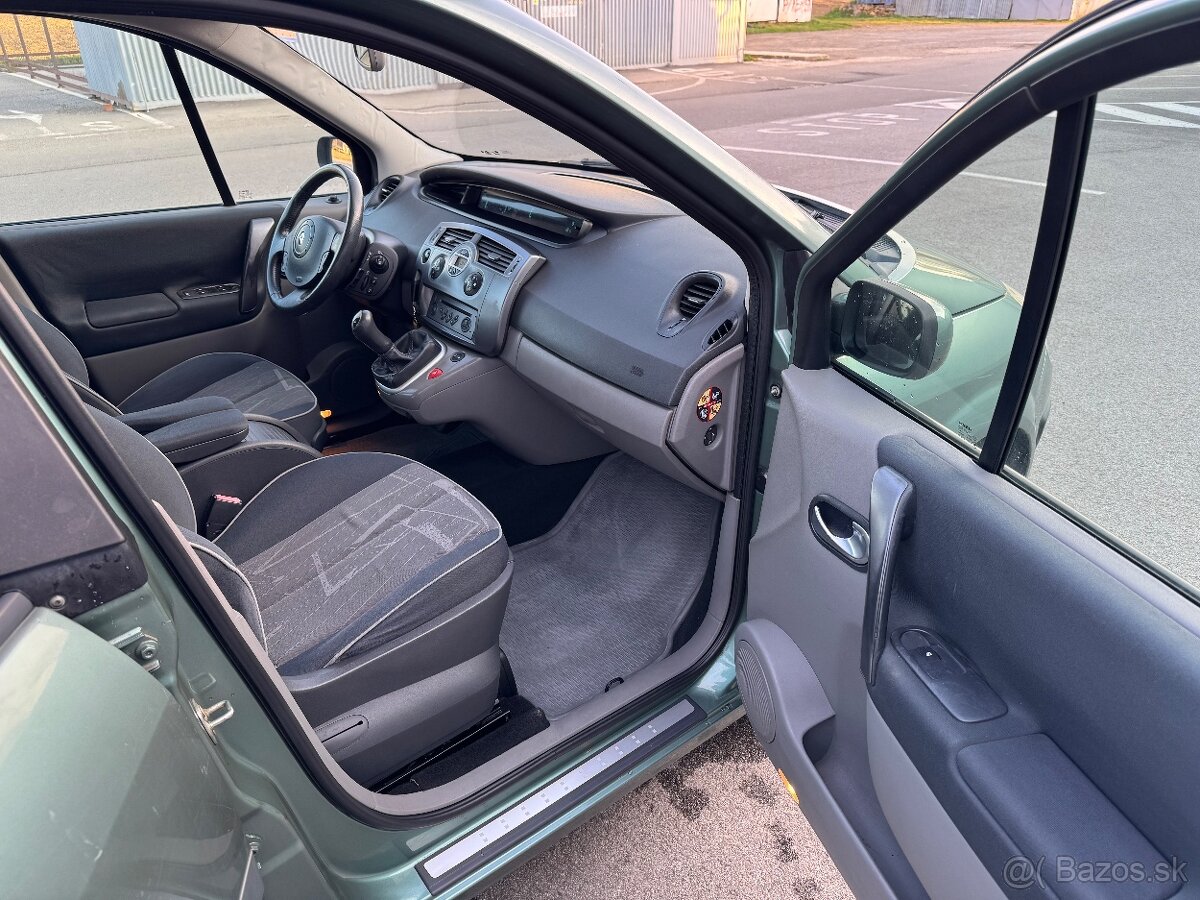 Renault Mégane Scénic 1.6 16V - 10