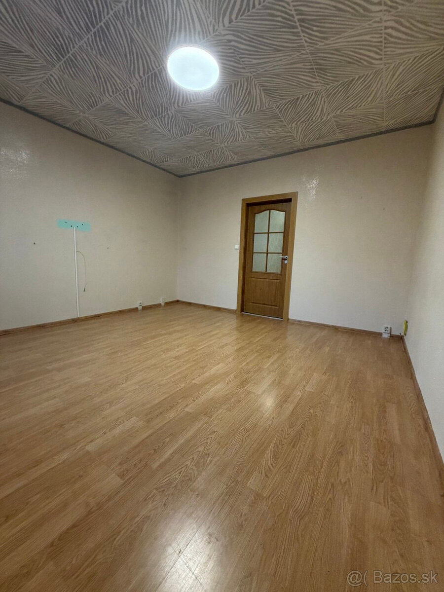 Prenájom 4-izbový byt v Handlovej - 10