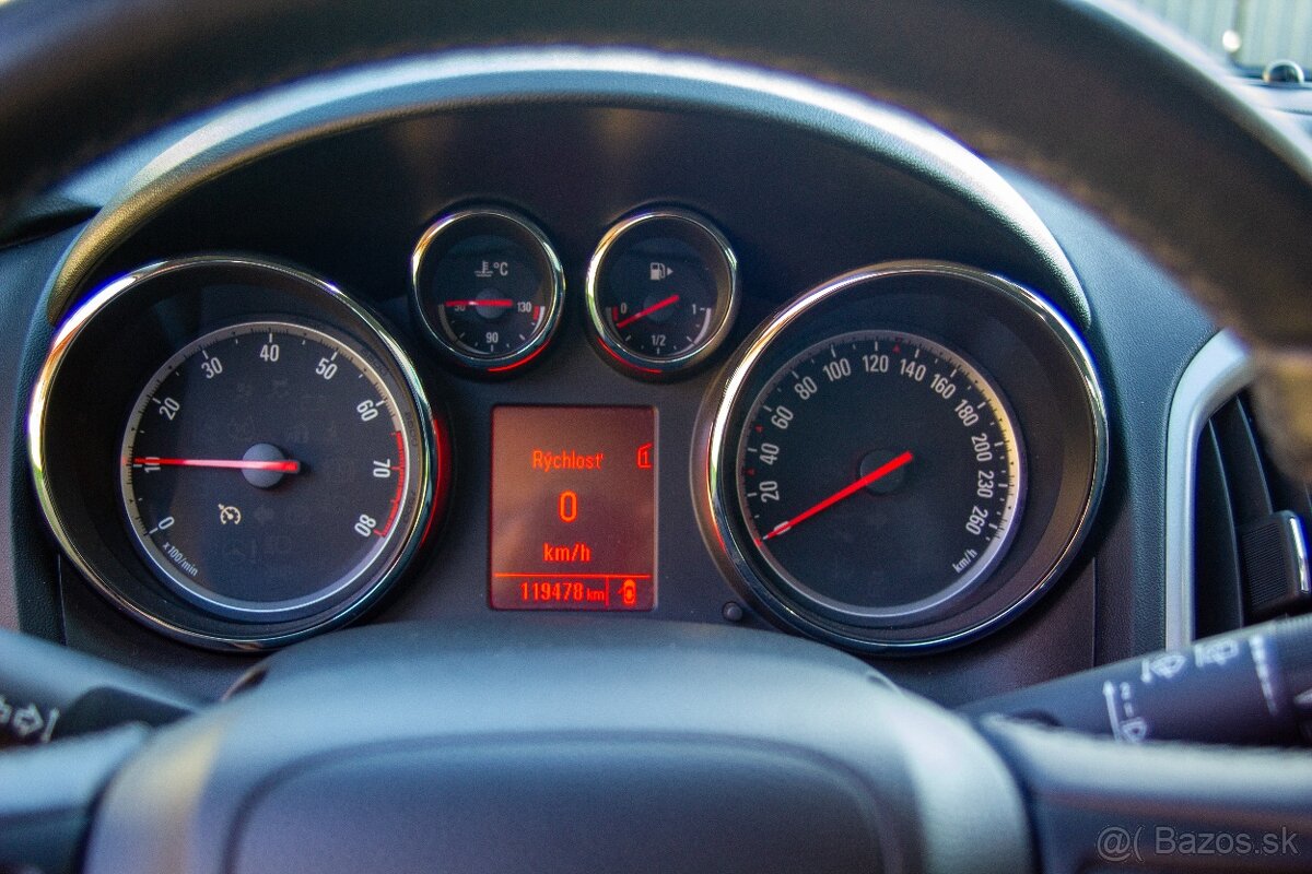 Predám Opel Astra 1.4 Turbo (120k) - 10