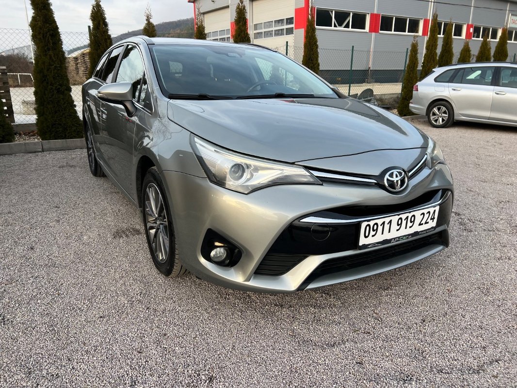 Toyota Avensis Combi 2.0 D-4D S&S Executive - 10