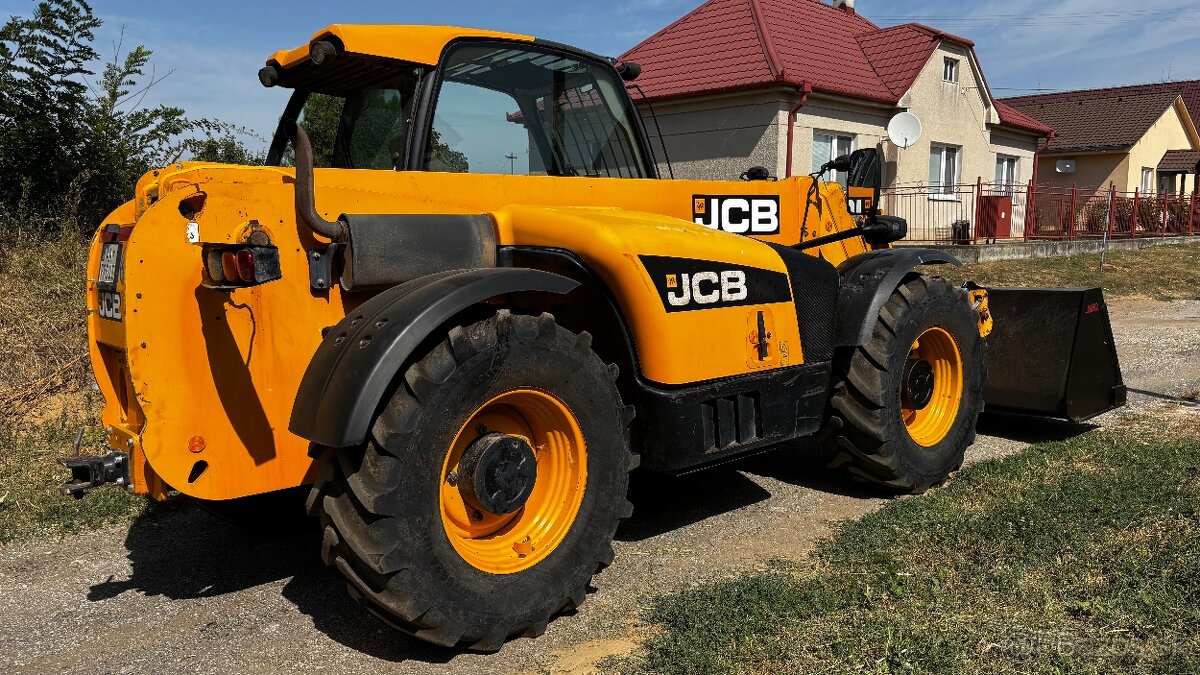 Teleskopický nakladač JCB - 10